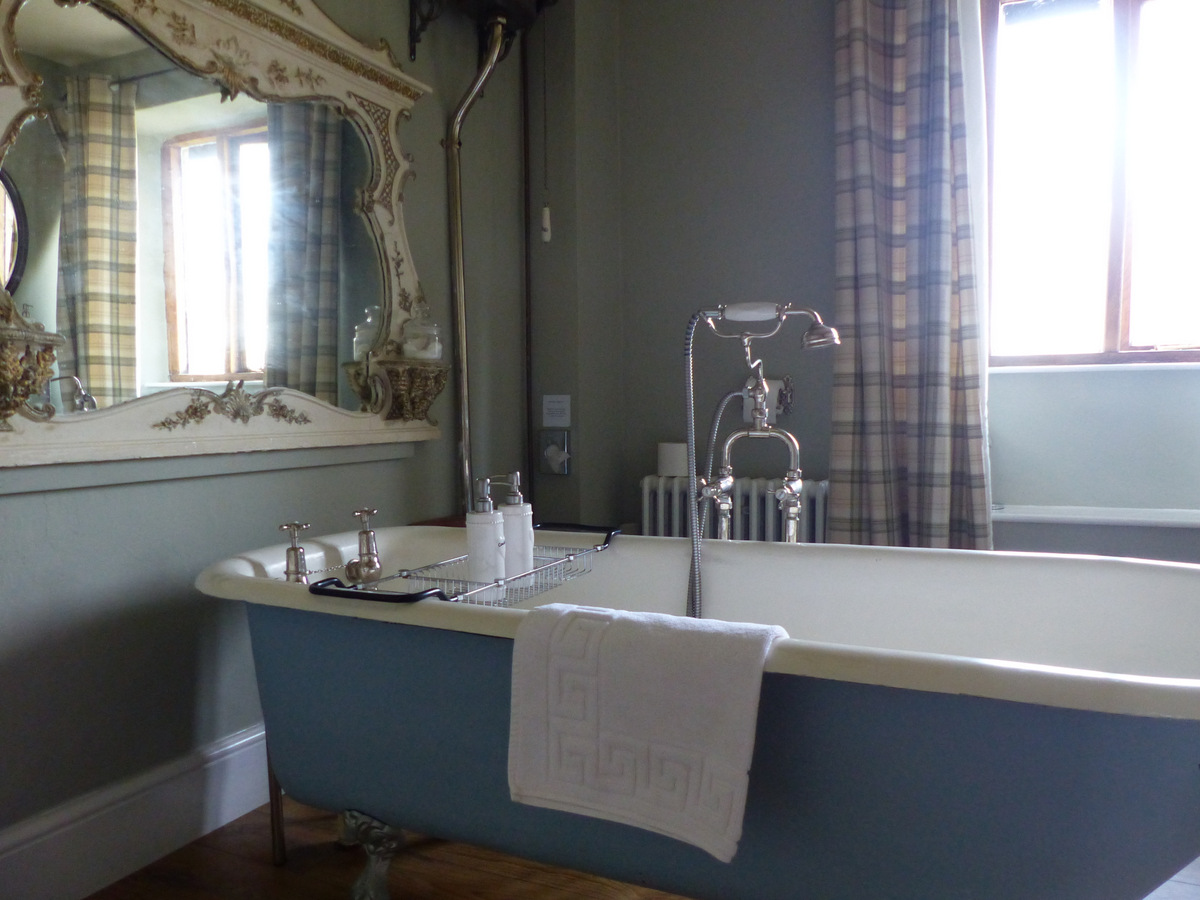 Farmhouse Main Bathroom